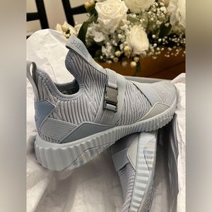 Puma size 7 Light Blue platinum gray 
Defy Mid x Dixie D’Amelio